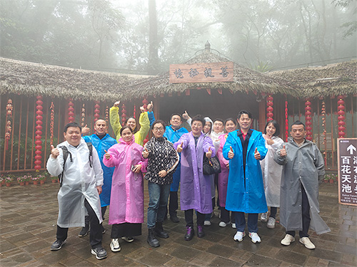 “穿越雨林，勇攀高峰” —— 探秘瓊中百花嶺團建活動